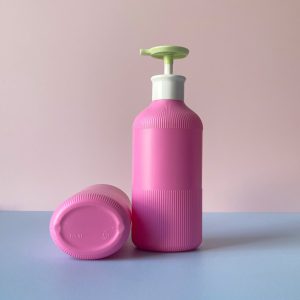 Chai Hồng đậm sọc HDPE vòi nhấn xanh lá