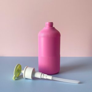 Chai Hồng đậm sọc HDPE vòi nhấn xanh lá