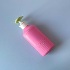 Chai Hồng đậm sọc HDPE vòi nhấn xanh lá