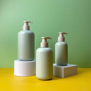 Chai HDPE tròn xanh vòi nhấn sóng nâu trơn