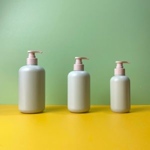 Chai HDPE tròn xanh vòi nhấn sóng nâu trơn