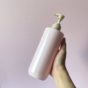 Chai PET Hồng vai ngang vòi nhấn sóng trơn Nâu