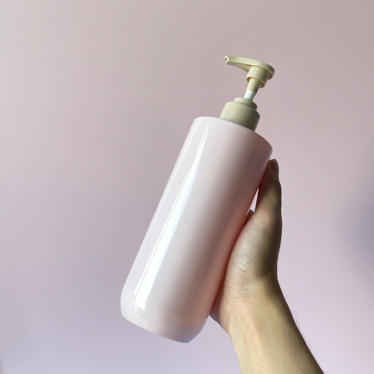 chai-pet-hong-vai-ngang-voi-nhan-nau-tron-500ml-5 Chai PET Hồng vai ngang vòi nhấn sóng trơn Nâu