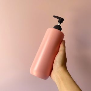 Chai nhựa HDPE vai ngang đáy bầu vòi nhấn sóng đen