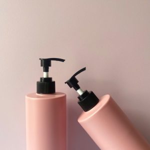 Chai nhựa HDPE vai ngang đáy bầu vòi nhấn sóng đen