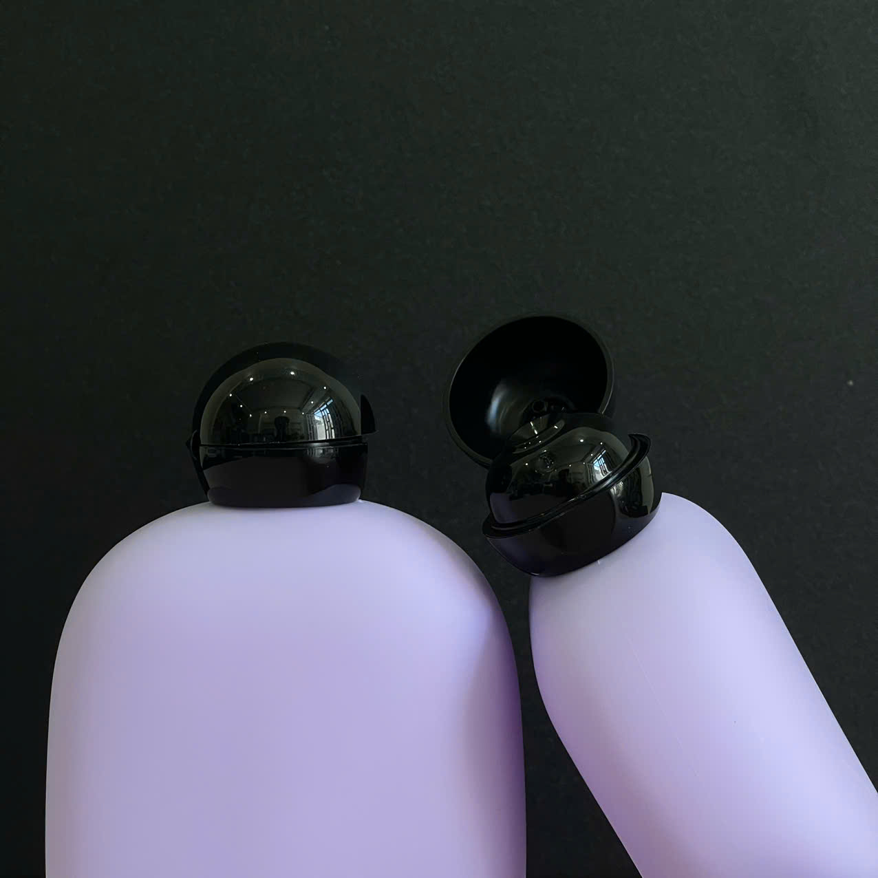 chai-hdpe-tim-tron-nap-bat-tron-den Chai HDPE thân tròn tím nắp bật