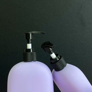 Chai HDPE thân tròn tím vòi nhấn sóng 300ml