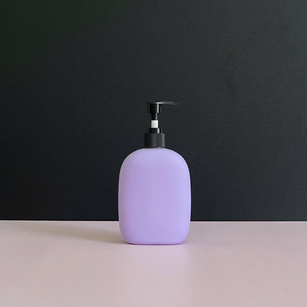 chai-hdpe-tim-tron-voi-nhan-soc-den-4 Chai HDPE thân tròn tím vòi nhấn sóng 300ml