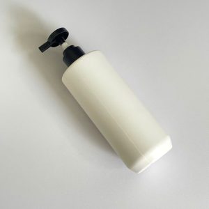 Chai HDPE trắng vai ngang vòi nhấn đen nhám