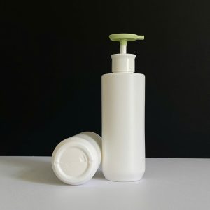 Chai HDPE trắng vai ngang vòi nhấn dẹp xanh