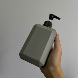 Chai HDPE Vuông Xám vòi nhấn Sọc Đen