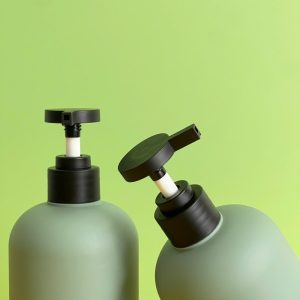 Chai HDPE tròn xanh đậm vòi nhấn dẹp đen