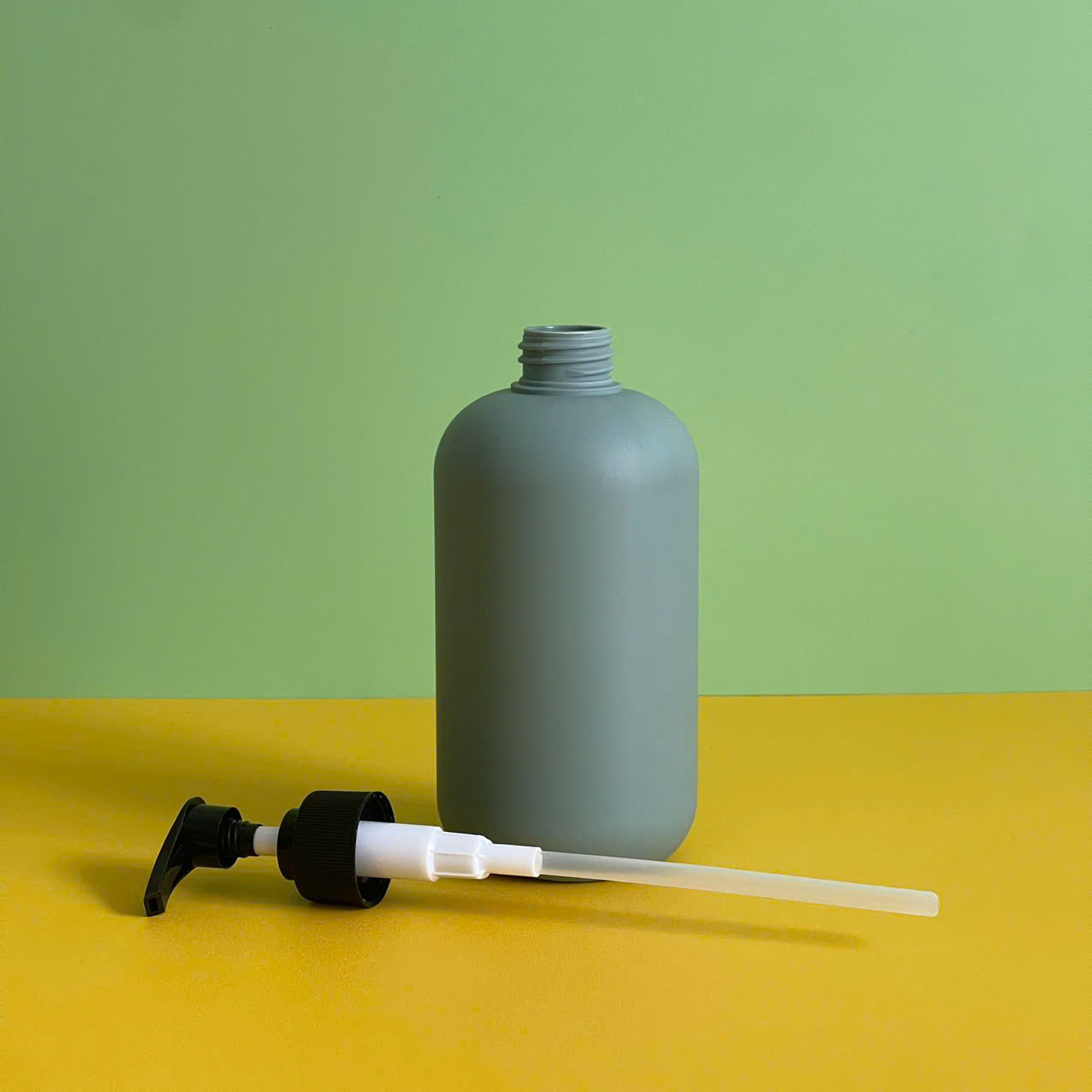 chai-hdpe-xanh-dam-tron-voi-nhan-soc-den-500ml-8 Chai HDPE xanh đậm vòi nhấn sóng