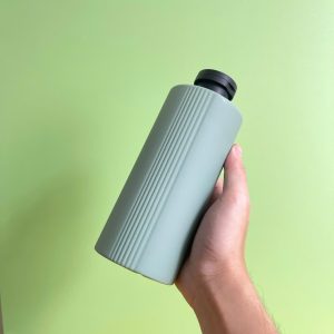 Chai HDPE sọc xanh đậm nắp bật đen