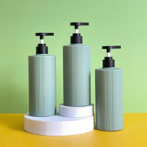 Chai HDPE sọc xanh đậm vòi nhấn dẹp đen