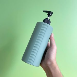 Chai HDPE sọc xanh đậm vòi nhấn sóng đen