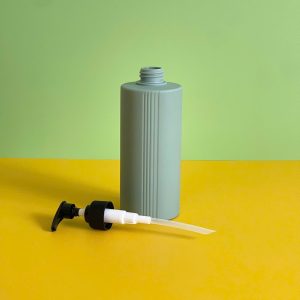 Chai HDPE sọc xanh đậm vòi nhấn sóng đen