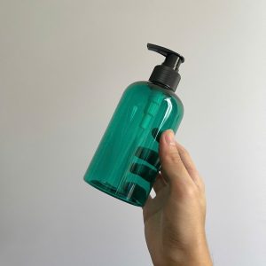 Chai PET xanh ngọc vòi nhấn sóng đen