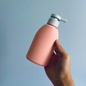 Chai HDPE hồng vai bầu tròn vòi nhấn dẹp xanh