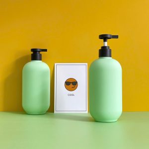 Chai đựng sữa tắm xanh hình trụ chất liệu HDPE vòi nhấn dẹp
