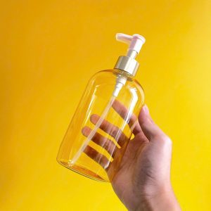 Chai đựng sữa tắm vàng trong vai PET vòi nhấn hồng