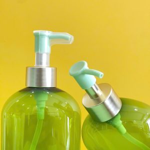Chai đựng dầu gội PET xanh ngọc vòi nhấn kẹp xanh lá