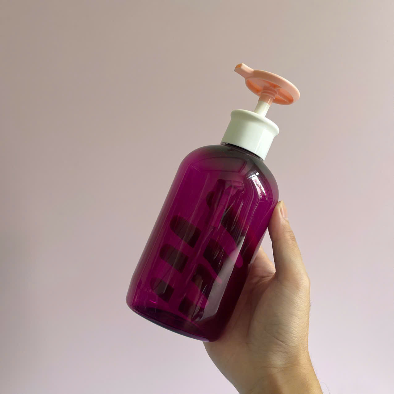 z6600410452164_126256f9be14eba1b984fb3b724cf9fe Chai PET tím tròn vòi nhấn dẹp hồng 500ml