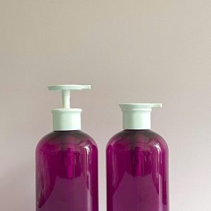 Chai PET tím tròn vòi nhấn dẹp trắng 500ml
